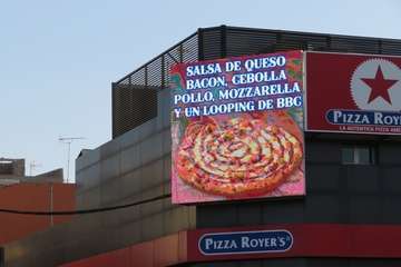  Disciplina Urbanística abre expediente a la pantalla publicitaria de un negocio de La Barranquera-Telde/TA.